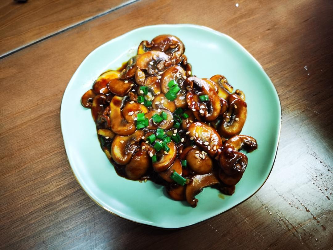 不放味精、盐，有点蒜香味的蚝油口蘑