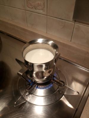 超简单的牛奶鸡蛋焦糖布丁的做法 步骤4