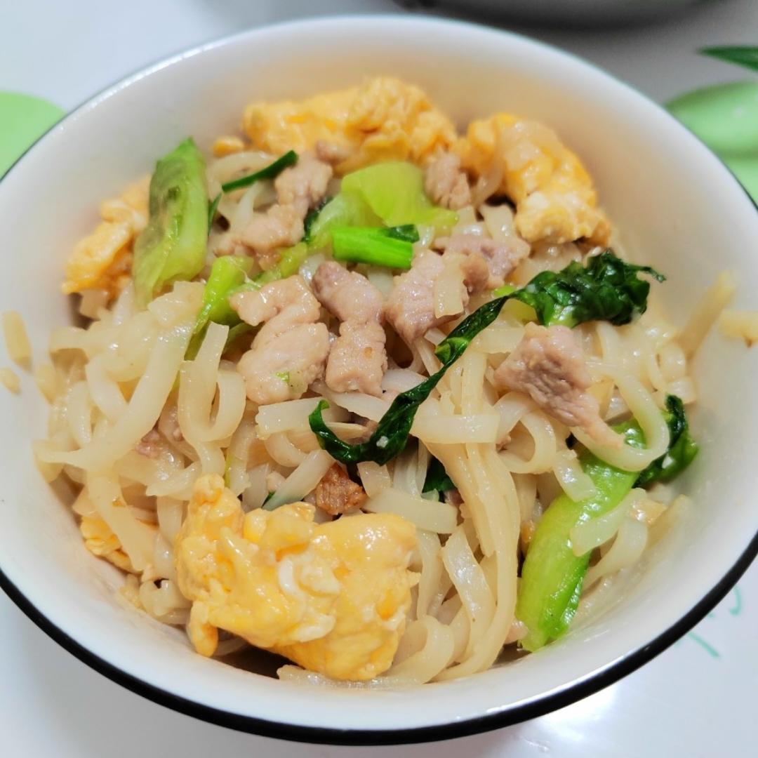 路边摊的炒河粉