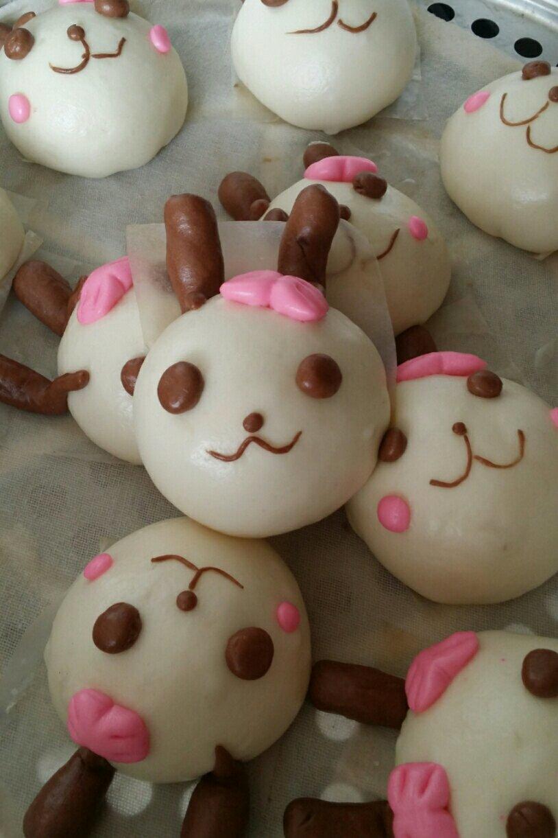 彤彤的短腿妈做的超可爱小兔子卡通造型馒头