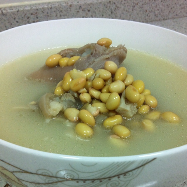 黄豆猪蹄汤