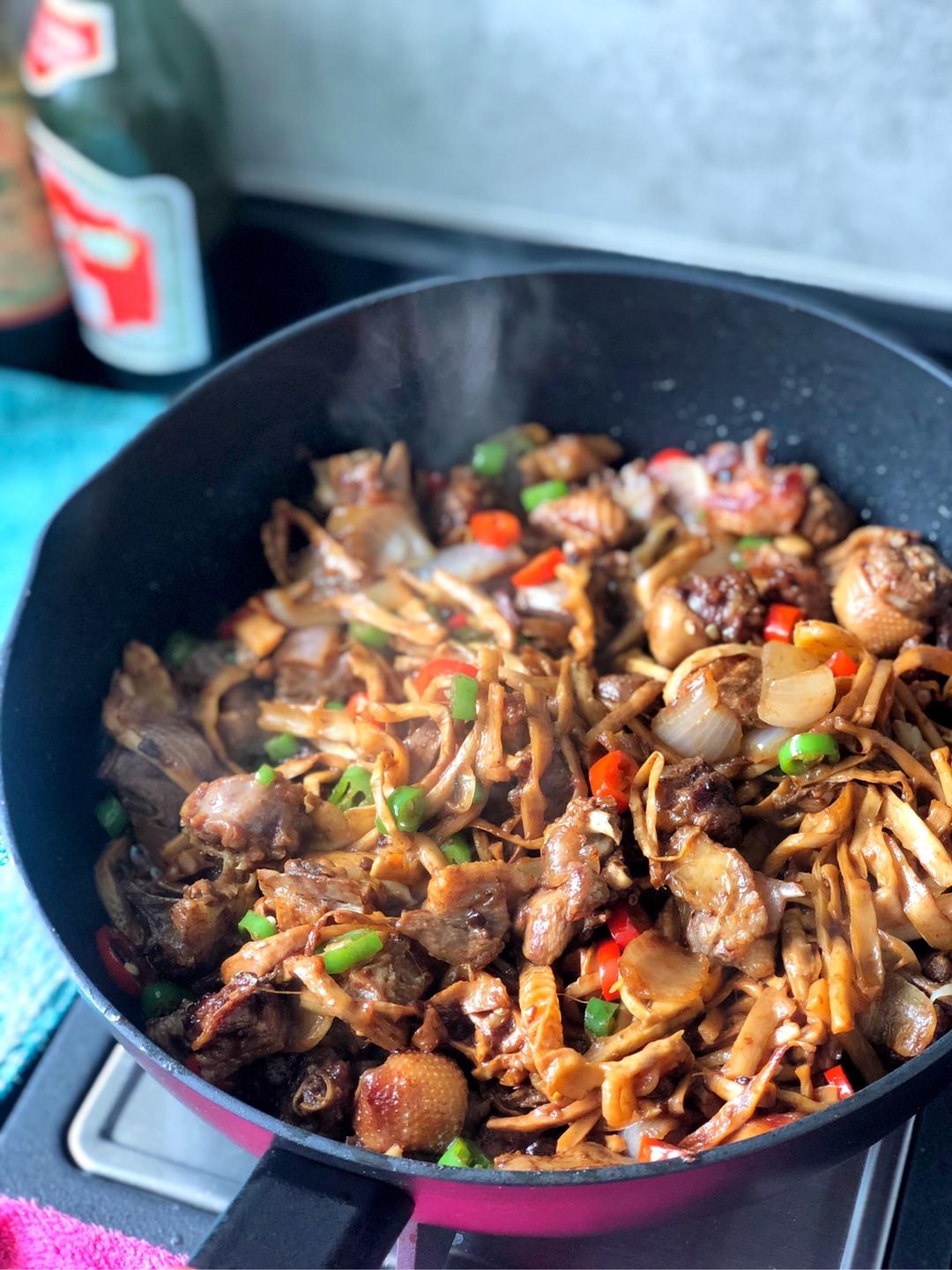 泡仔姜熏笋酱烧小麻鸭的做法