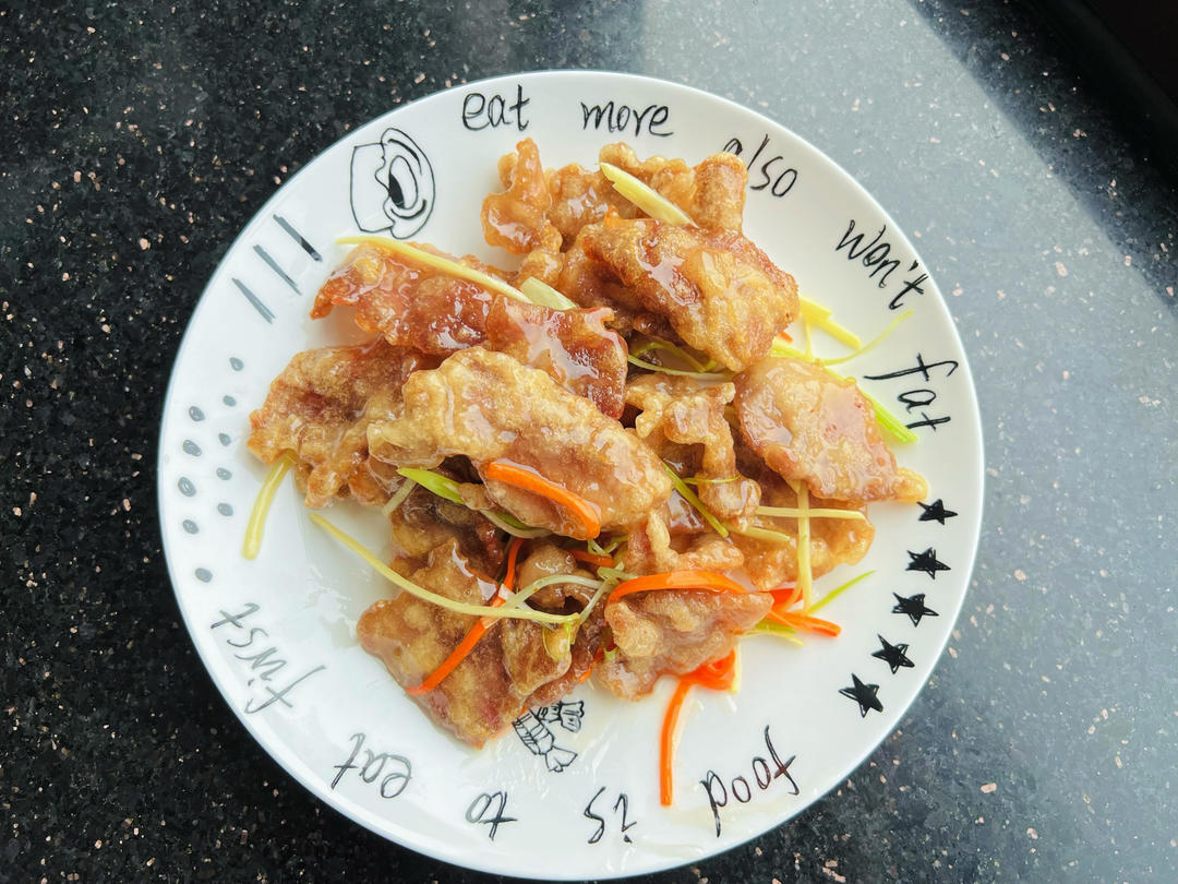 厨师长教你：“锅包肉”的家常做法，色泽金黄，口味酸甜！