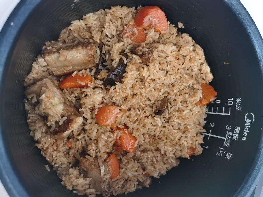 喷香排骨焖饭（爆好吃）