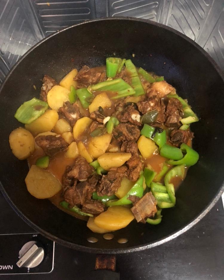 无油土豆青椒烧排骨
