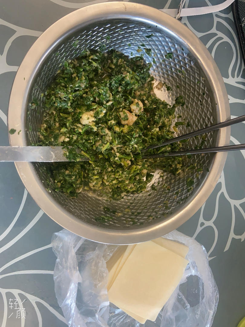 芹菜香菇肉大馄饨包法
