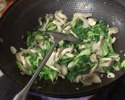 妈妈做的菜之菊花心炒蘑菇的做法 步骤12
