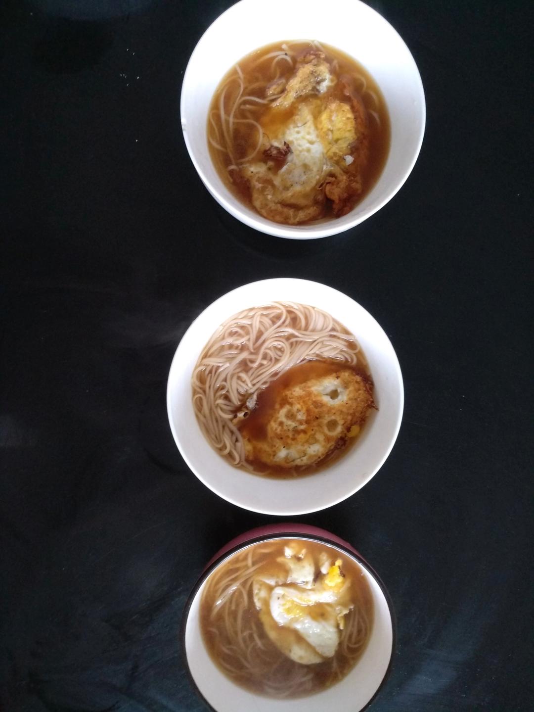 奶奶家的葱花鸡蛋面🍜可早餐可宵夜，香喷喷的童年回忆，最朴实的味道