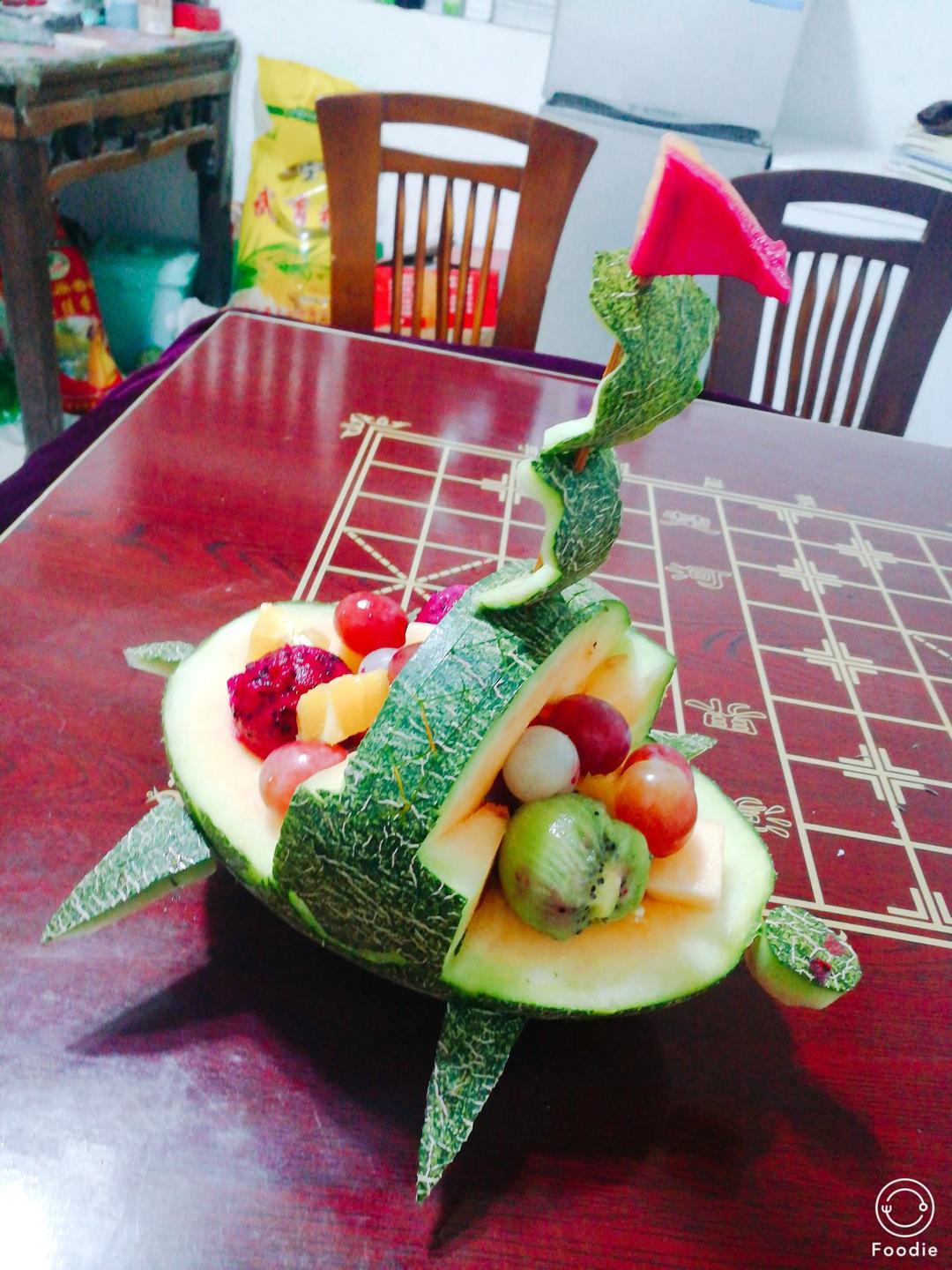 教你轻松雕刻香瓜乌龟船水果盘