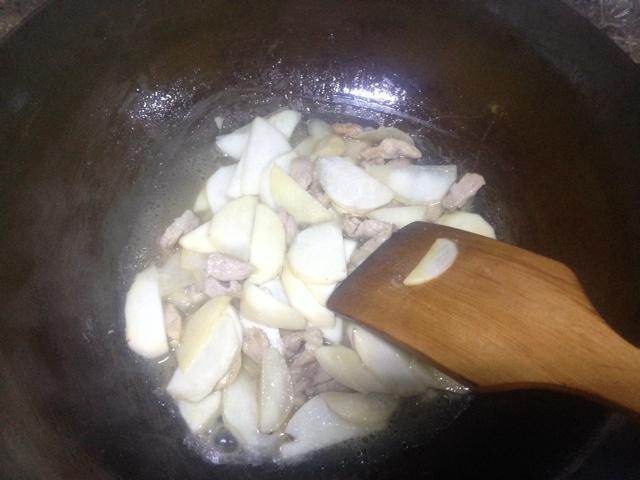 芋艿炒肉片的做法 步骤4