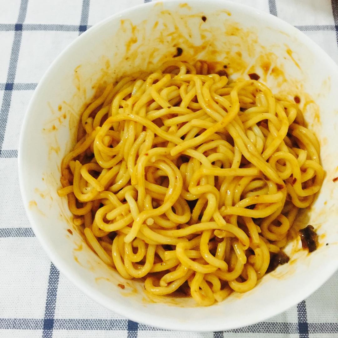10分钟快手餐之好吃得不要不要的拌拌拌面