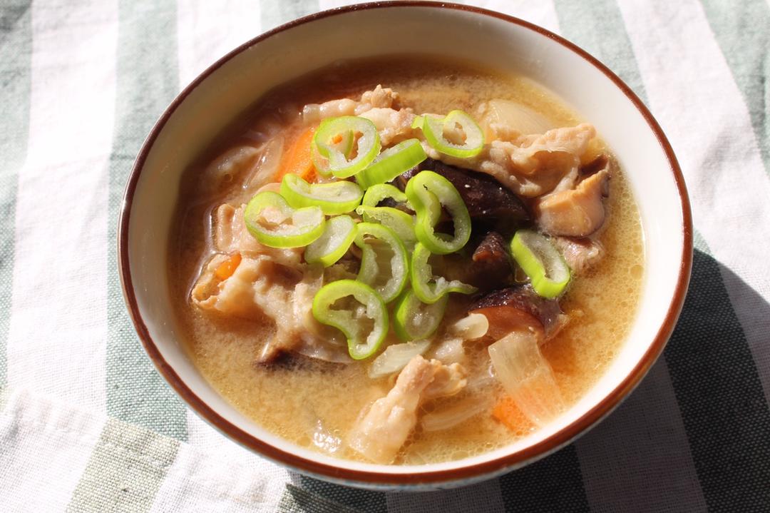 明媚下厨记做的猪肉味增汤……深夜食堂