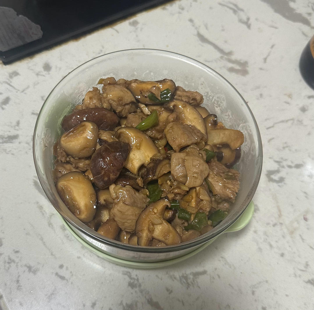 佛系鲜香菇炒鸡腿肉