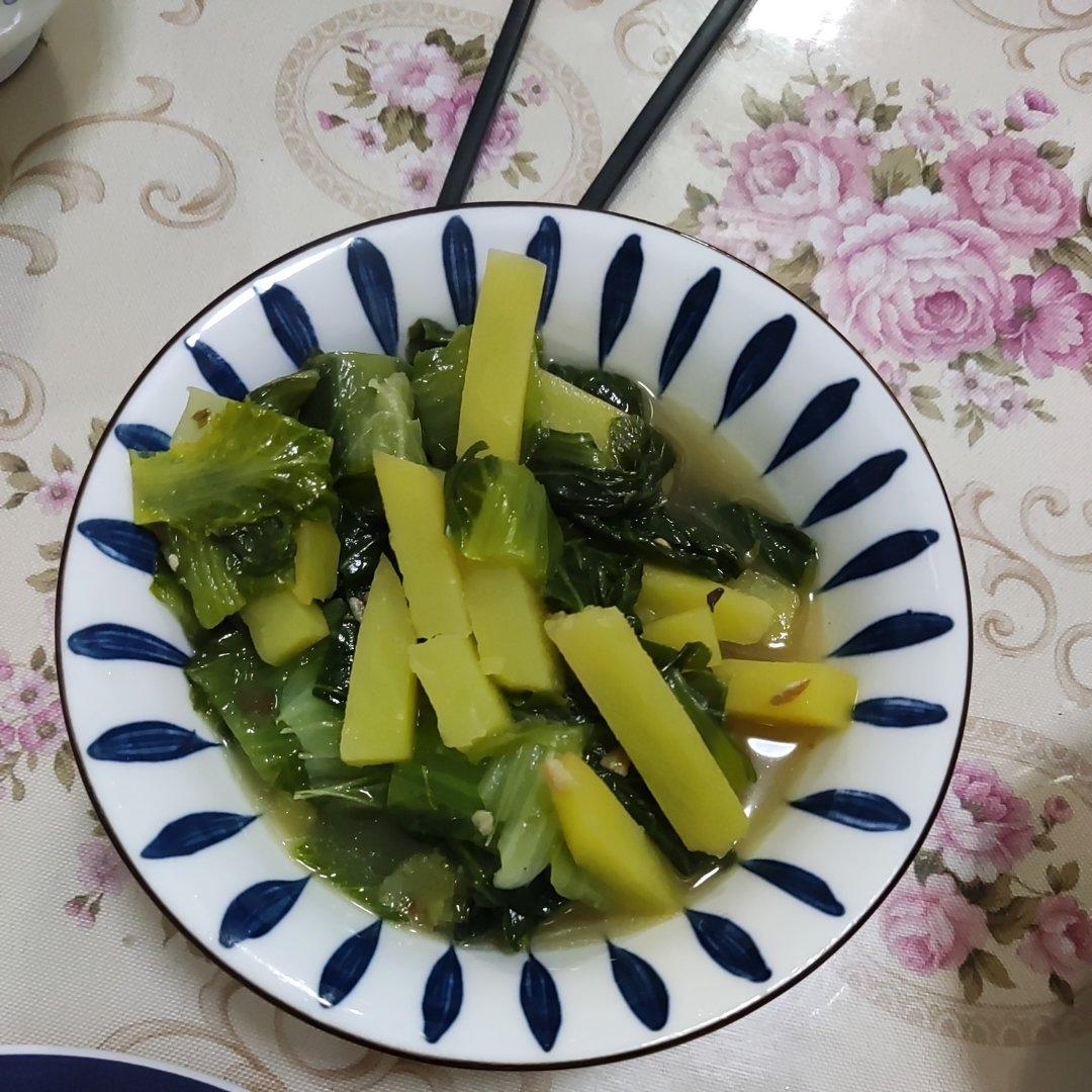 小白菜炖土豆条，东北地道家常菜，从小吃到大的味道，绝对错不了
