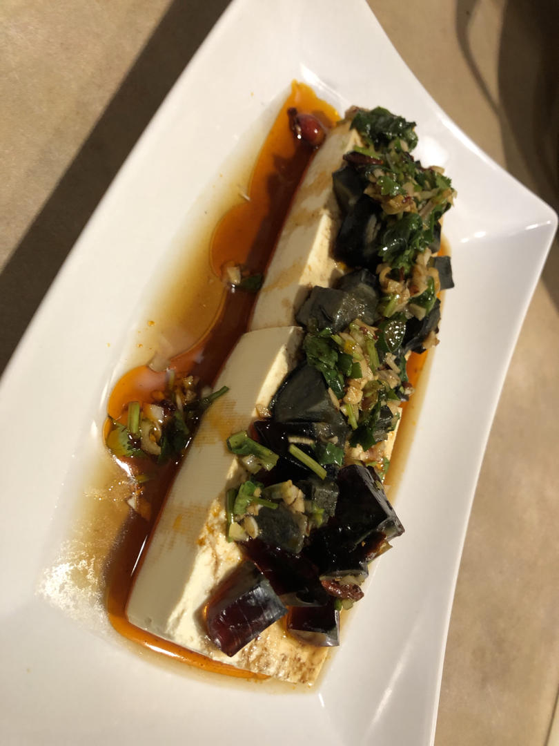 皮蛋拌豆腐