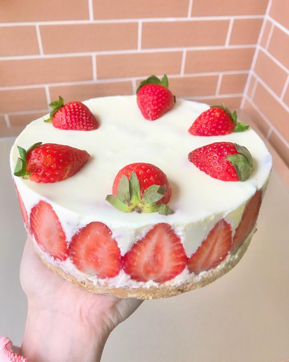超简单的草莓芝士蛋糕