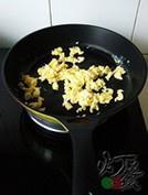 苦瓜拌鸡蛋的做法 步骤2
