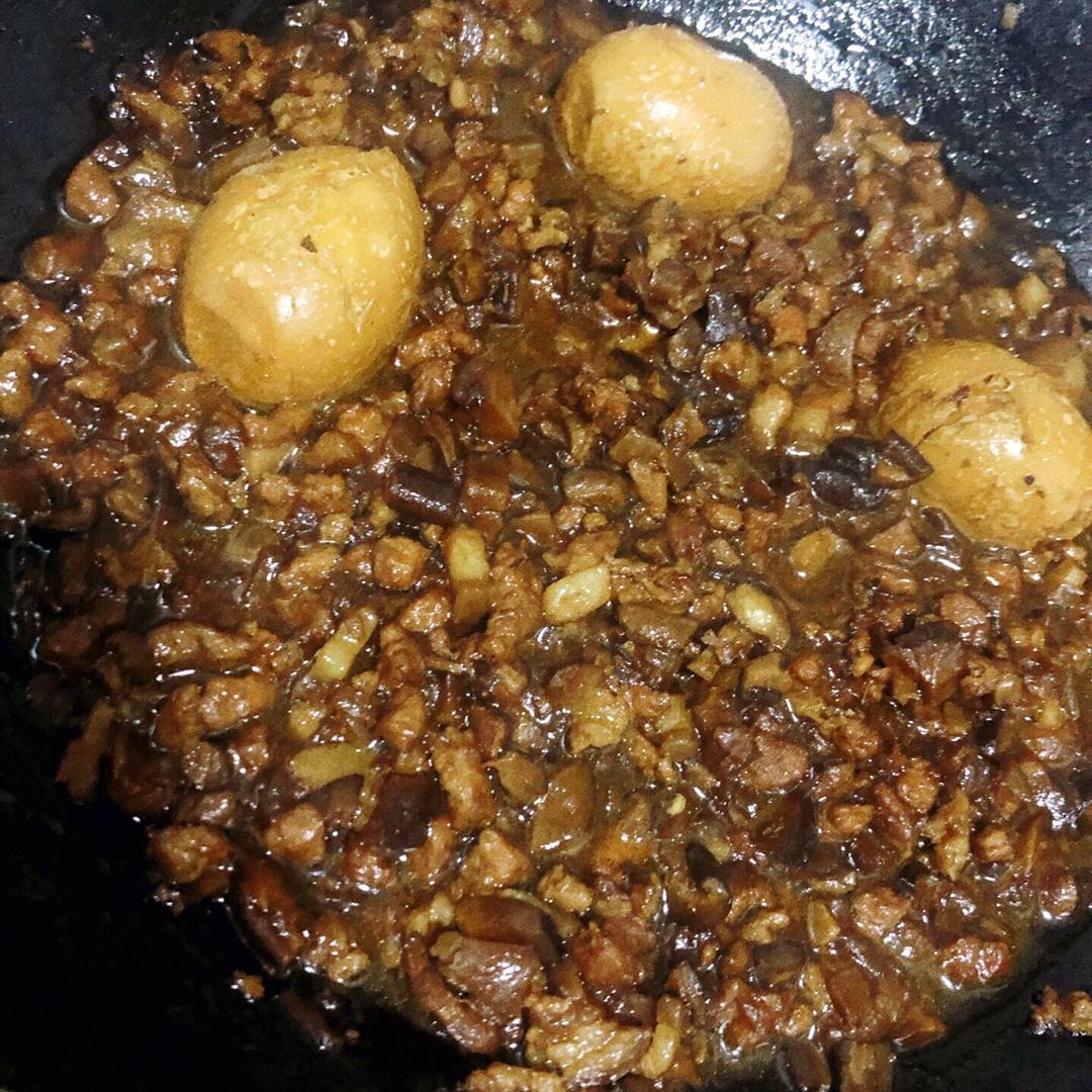 洋葱酥卤肉饭
