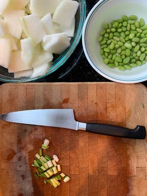 冬瓜毛豆 Stir fry Winter-melon and Edamame的做法 步骤1