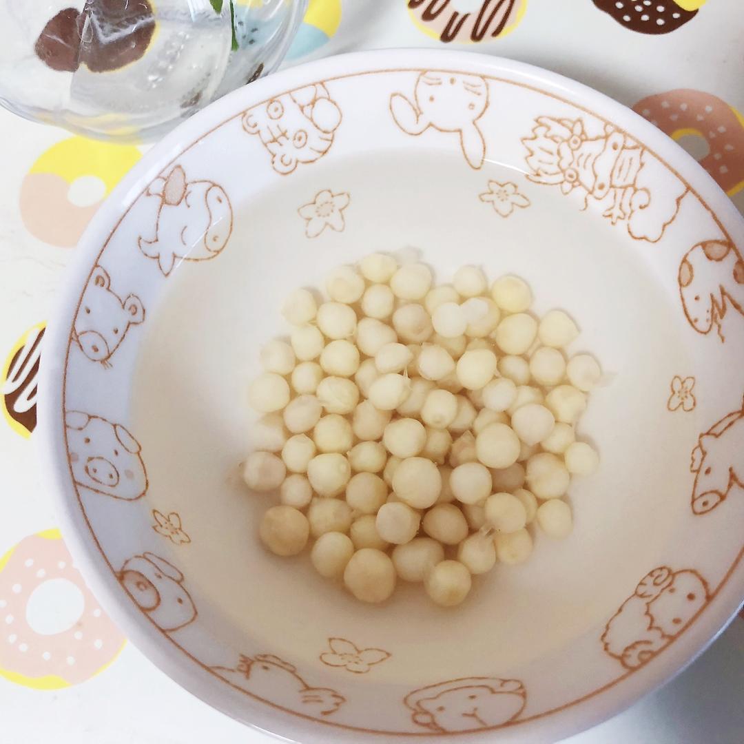 糖水鸡头米