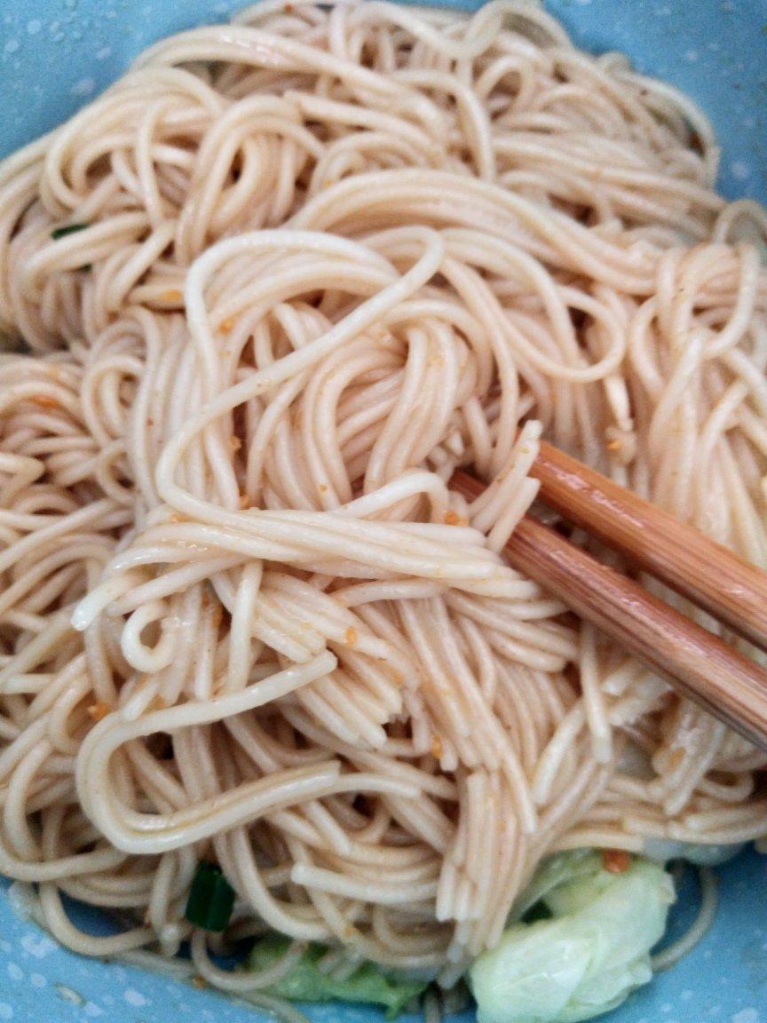十分钟就能吃上的超简单油泼面