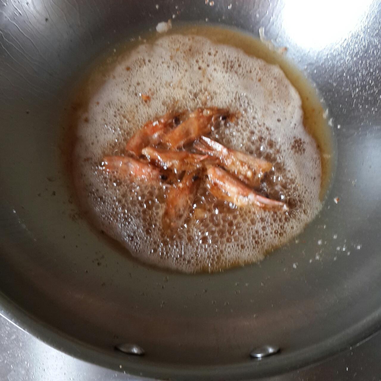 发面超快的茄子肉虾仁水煎包的做法 步骤4