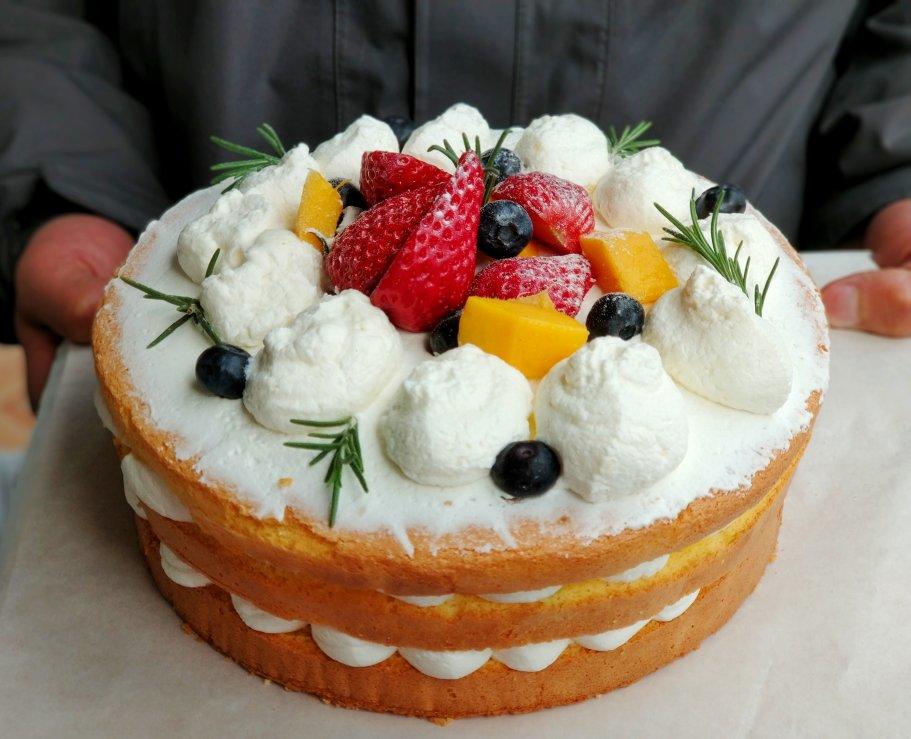 不会抹奶油也可以做的水果裸蛋糕～