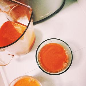 胡萝卜芹菜苹果汁的做法 步骤2
