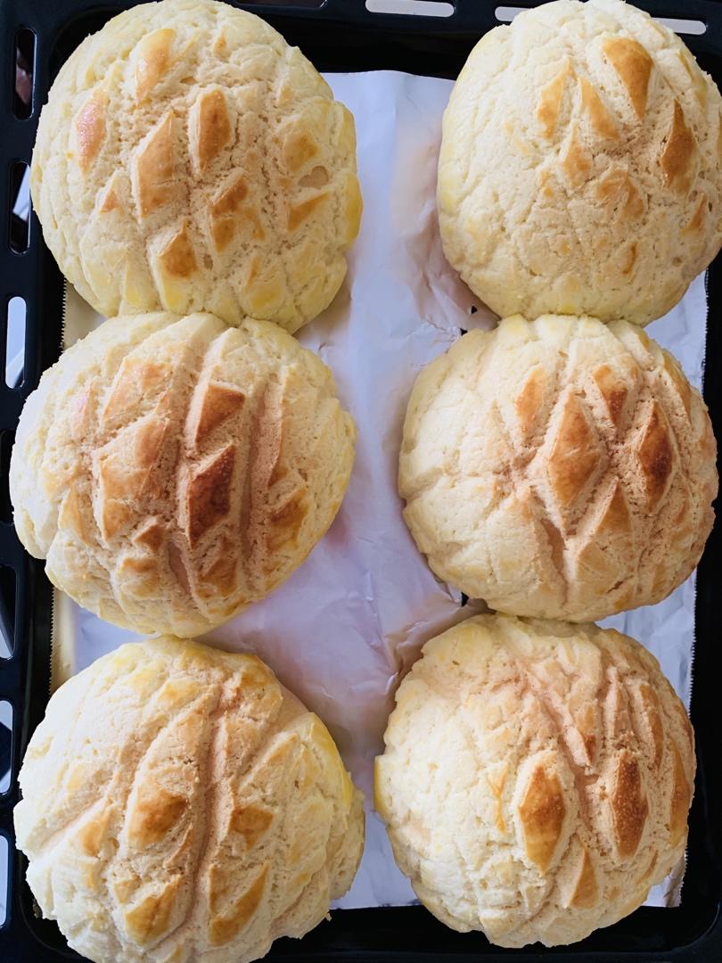 好吃到炸裂的港式菠萝包（附带制作酥皮的小视频）