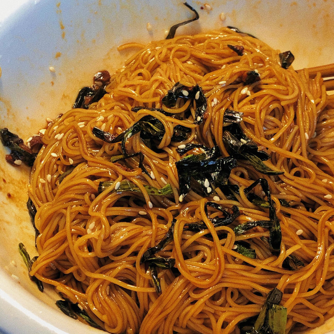 10分钟搞定的一碗葱油拌面