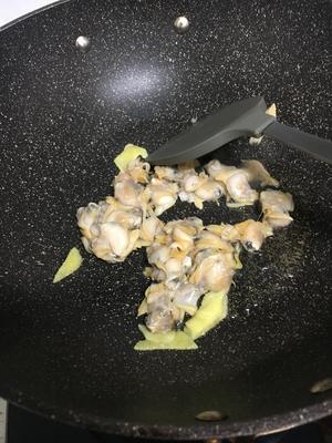 菌菇炒蛤蜊肉的做法 步骤5