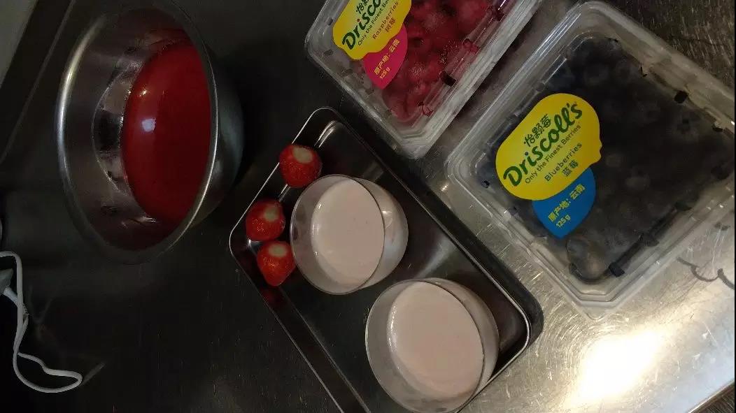 夏日清新草莓布丁 | 树莓果冻层的做法 步骤11