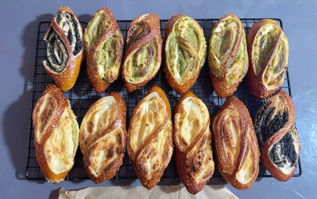 原味（抹茶）2款奶酥馅德式碱水面包｜一次搞定两种口味｜高颜值｜快手｜免手套膜｜免发酵