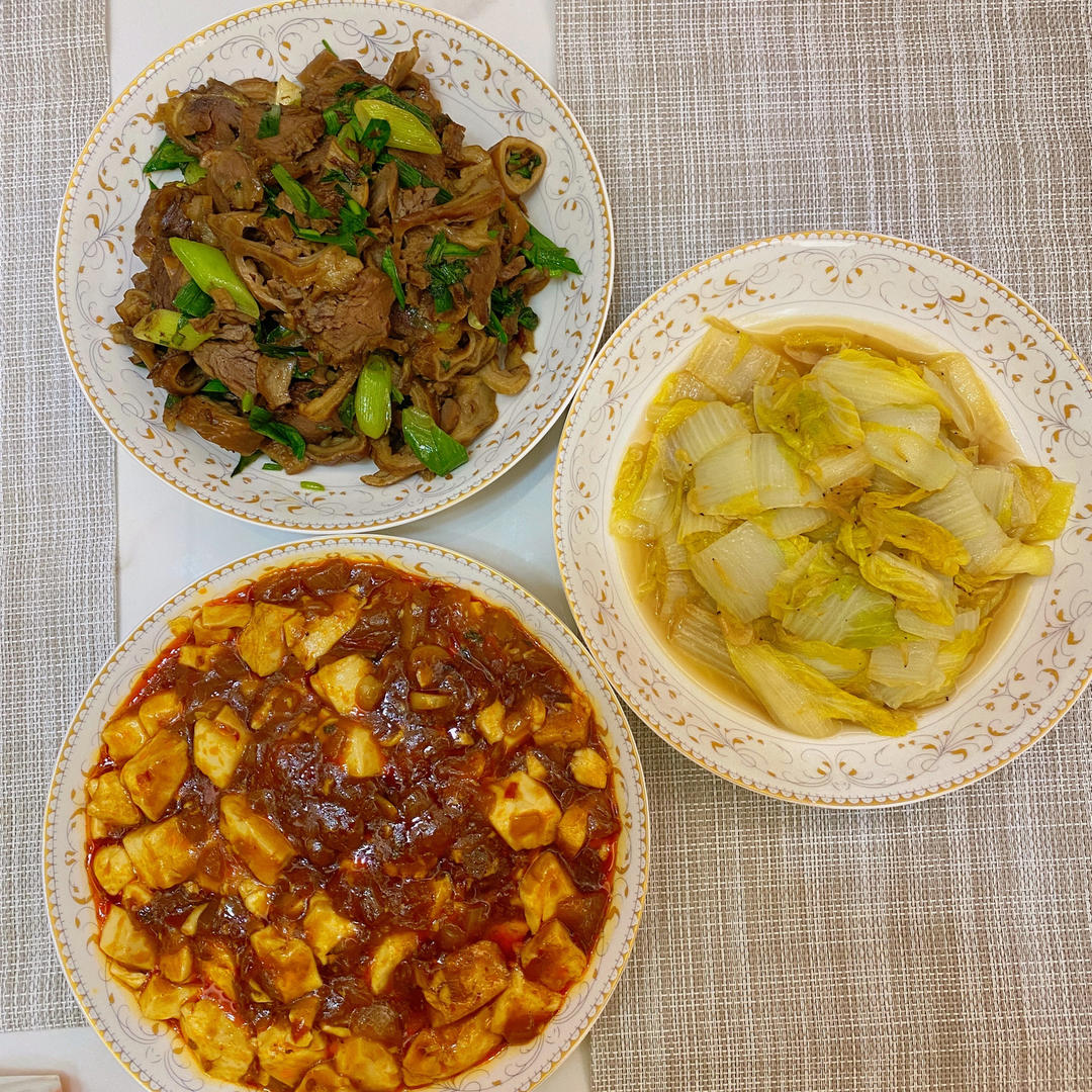 虾皮炒白菜，鲜的很啊