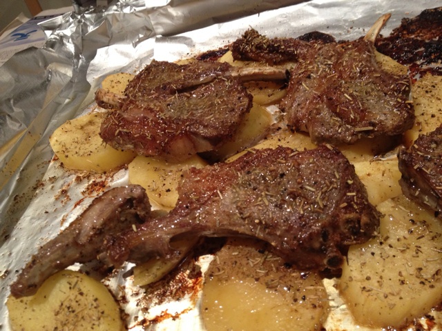 嫩烤羊排配土豆