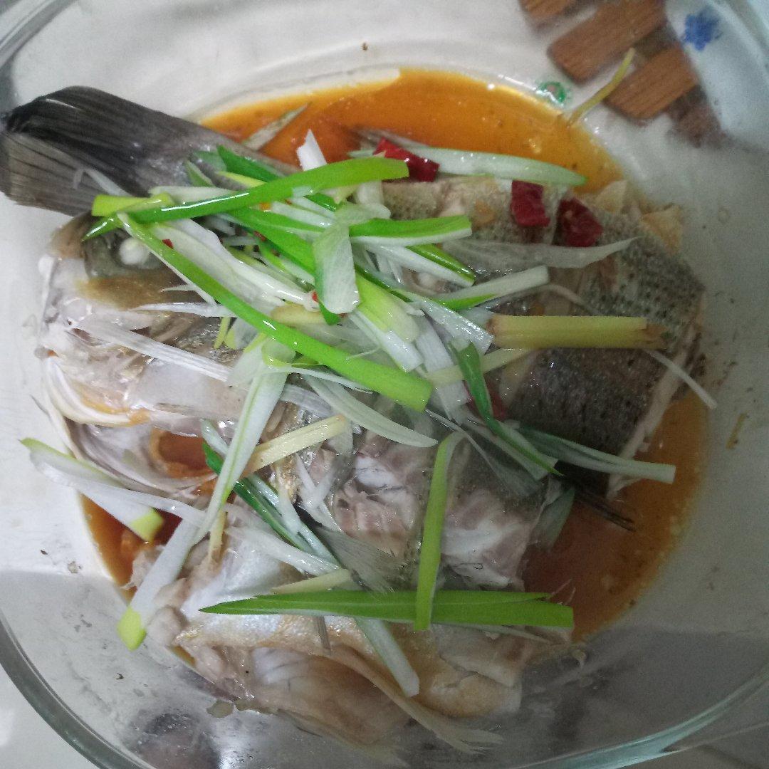 蒸鲈鱼