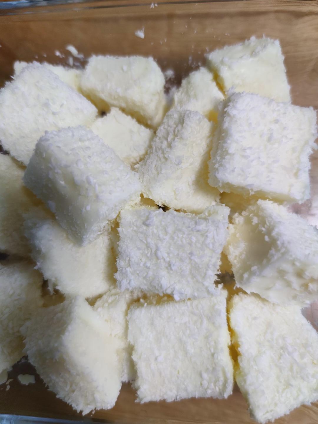 完胜85度C牛奶椰丝小方