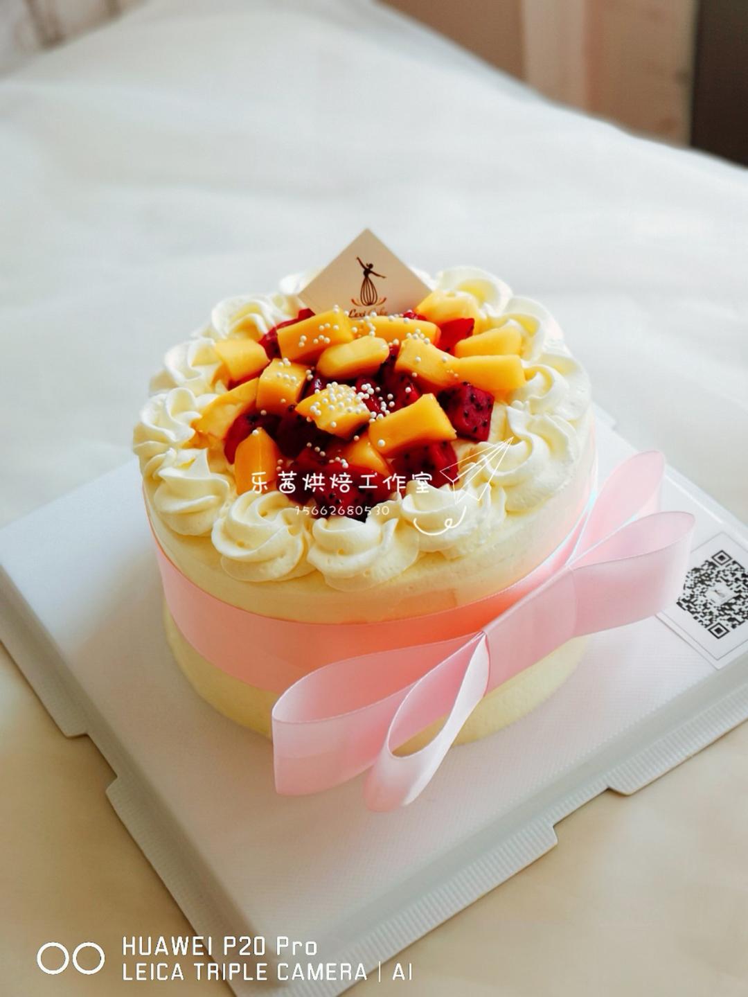 奶油水果装饰蛋糕