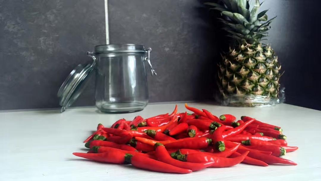 泡红辣椒