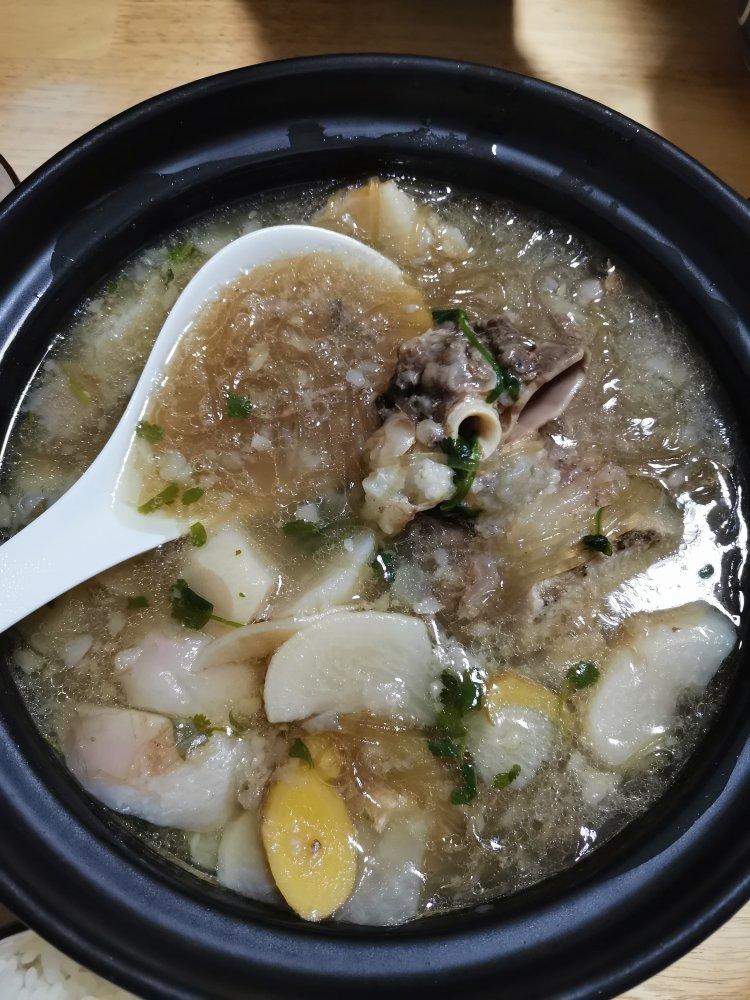 牛骨头白萝卜汤