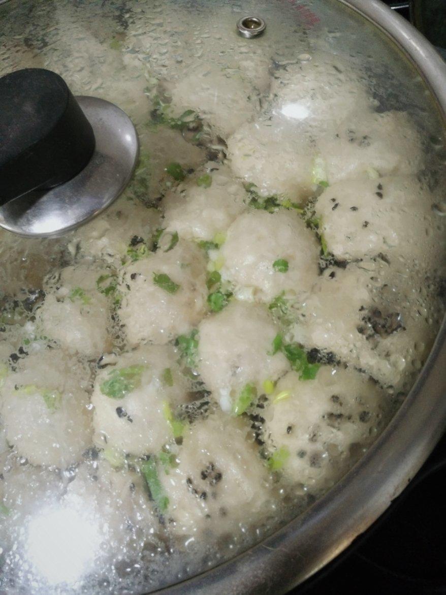 芝麻香葱虾仁生煎包