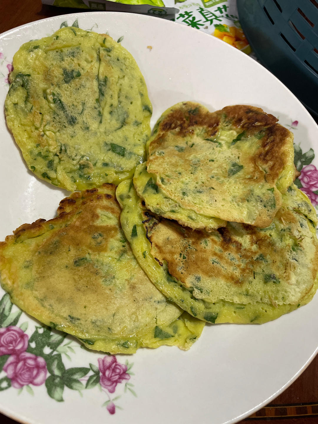 芹菜叶鸡蛋饼～低脂减肥蔬菜饼