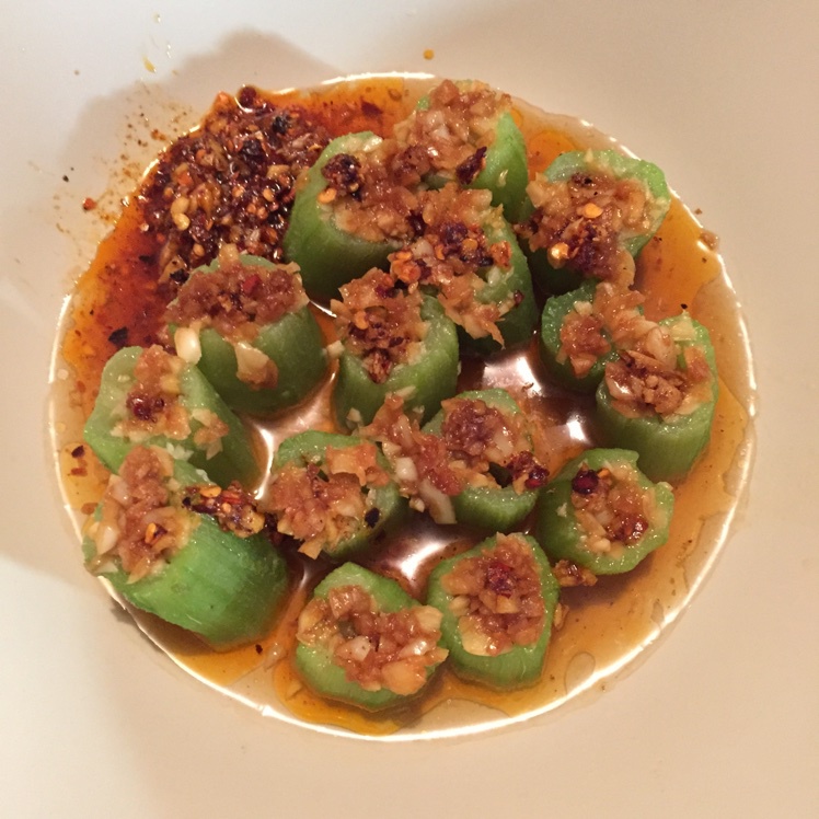 只需要五分钟就可以的美味蒜蓉蒸丝瓜