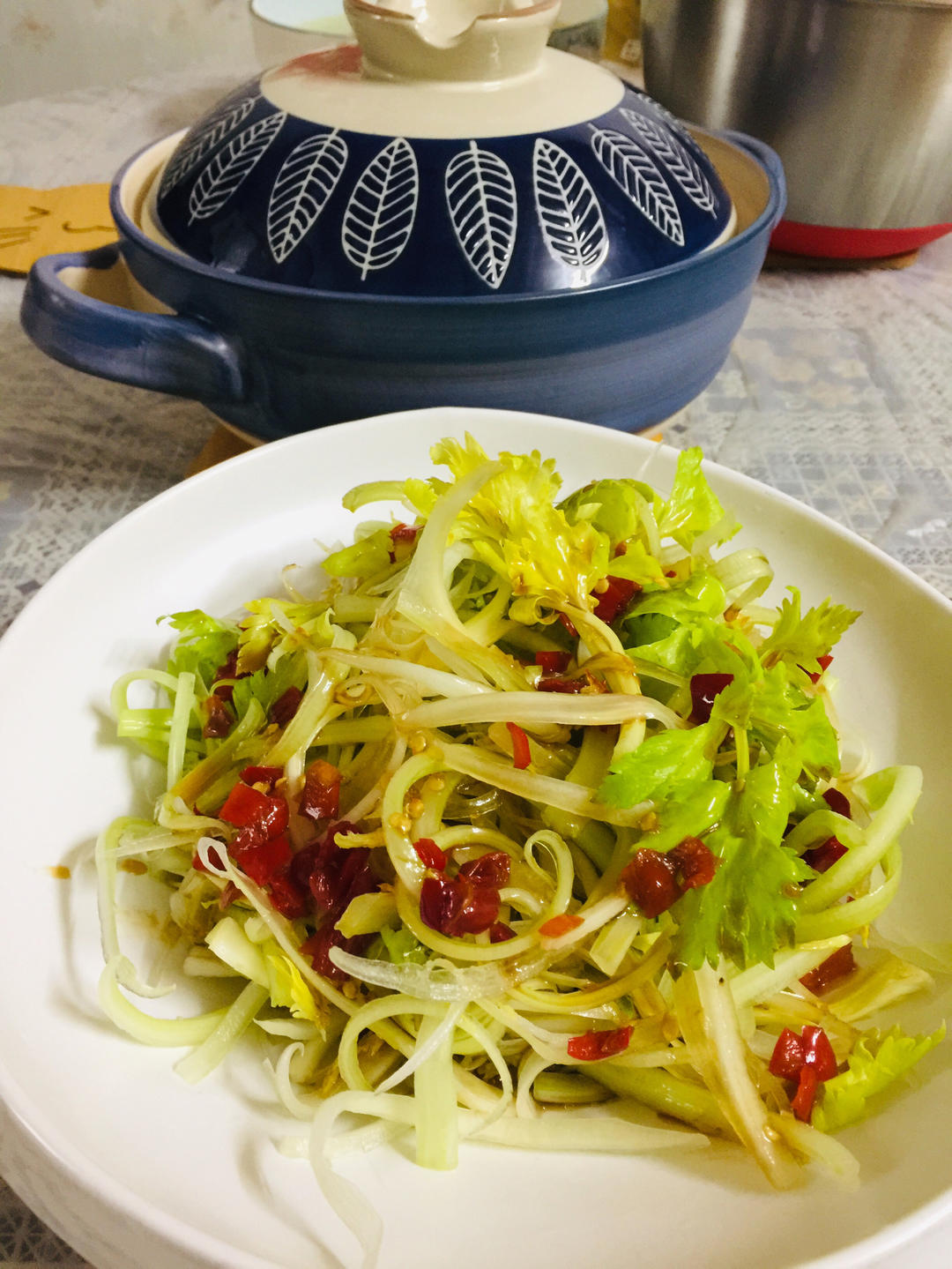 凉拌豆皮黄瓜苦菊菜（酸辣汁版）