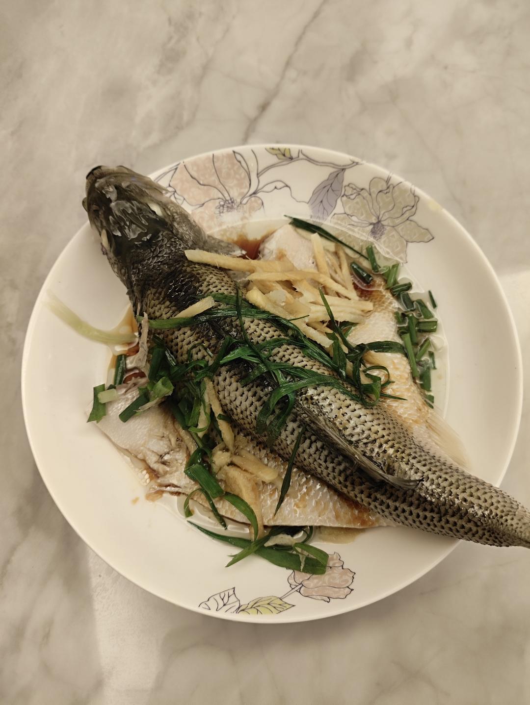 10分钟做 清蒸鲈鱼 （附切鱼图解）