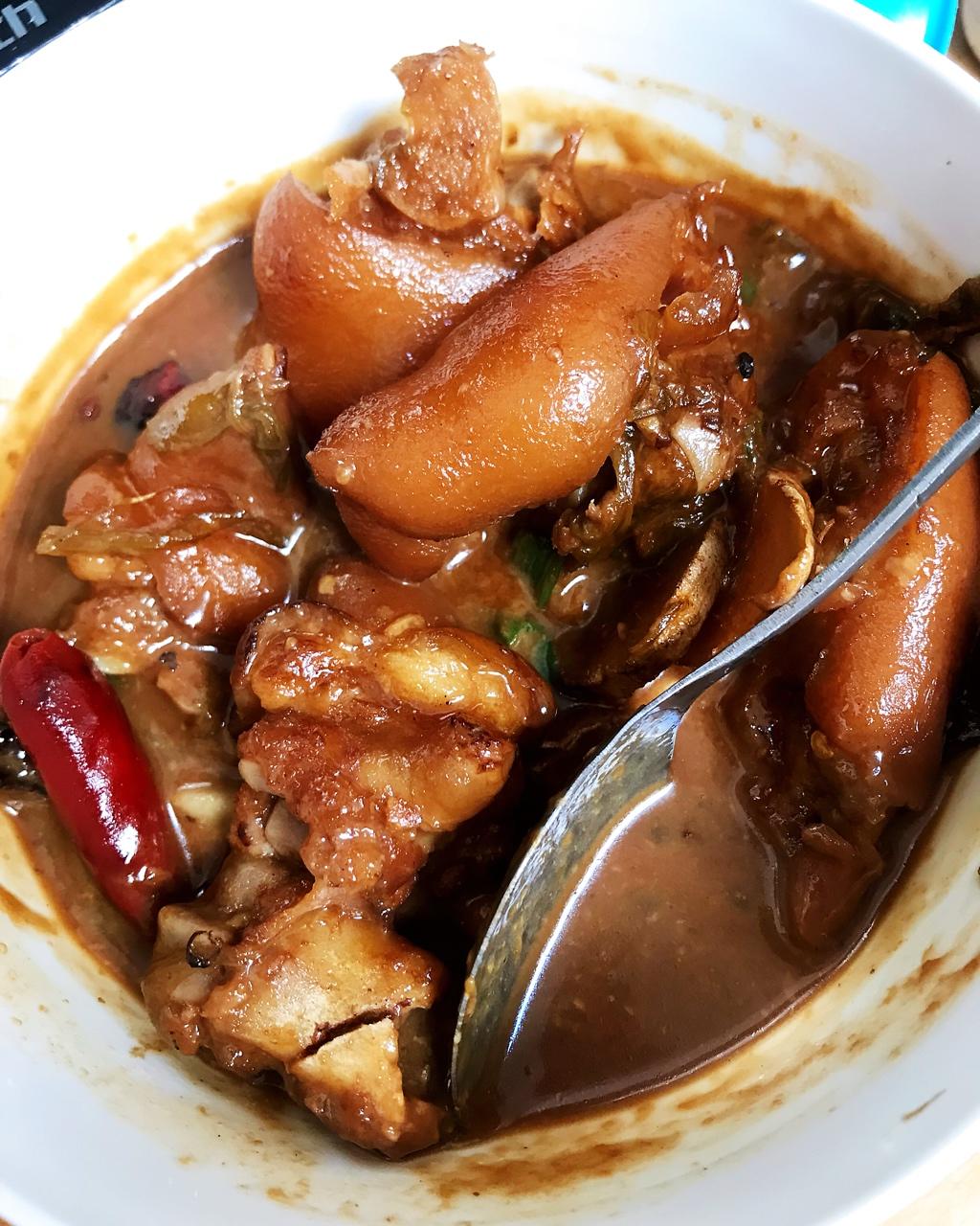 美味的家常菜：红烧猪蹄