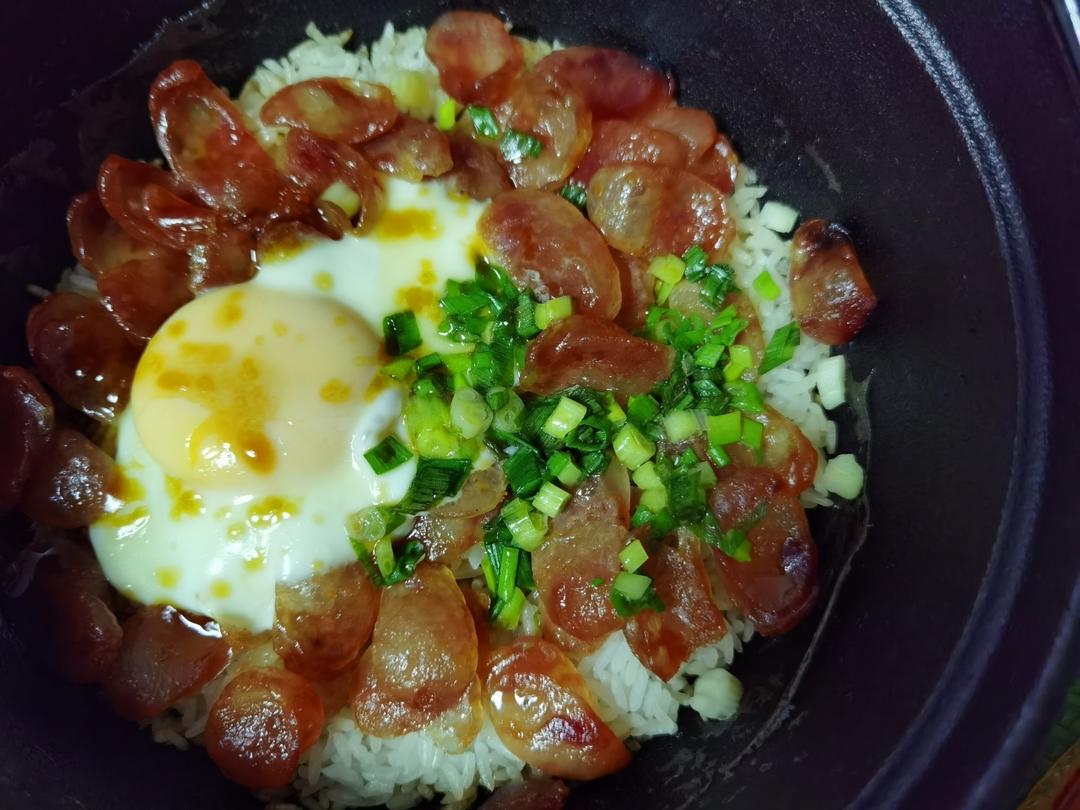 保姆级的「腊味煲仔饭2.0」加强版来了，地道老广味～