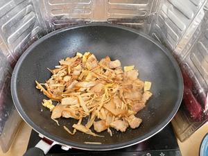 超下饭的竹笋炒五花肉的做法 步骤6