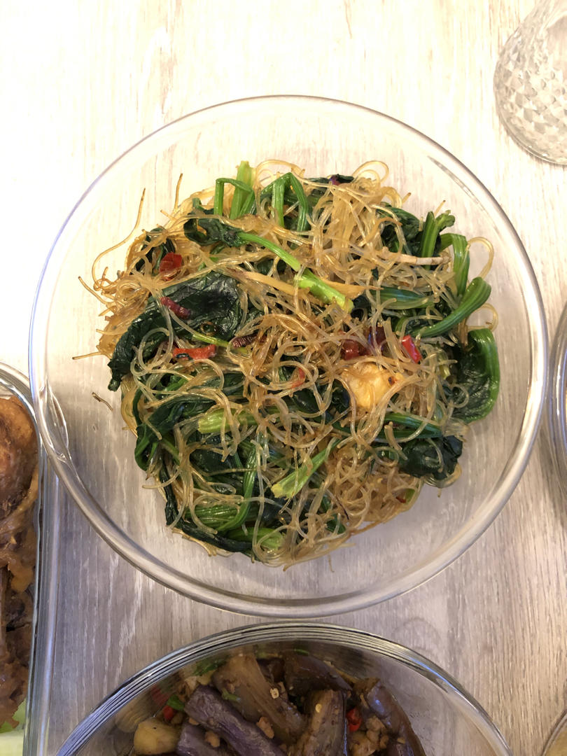 开胃爽口又营养的菠菜拌粉丝