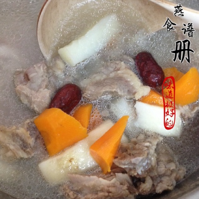 胡萝卜淮山排骨汤